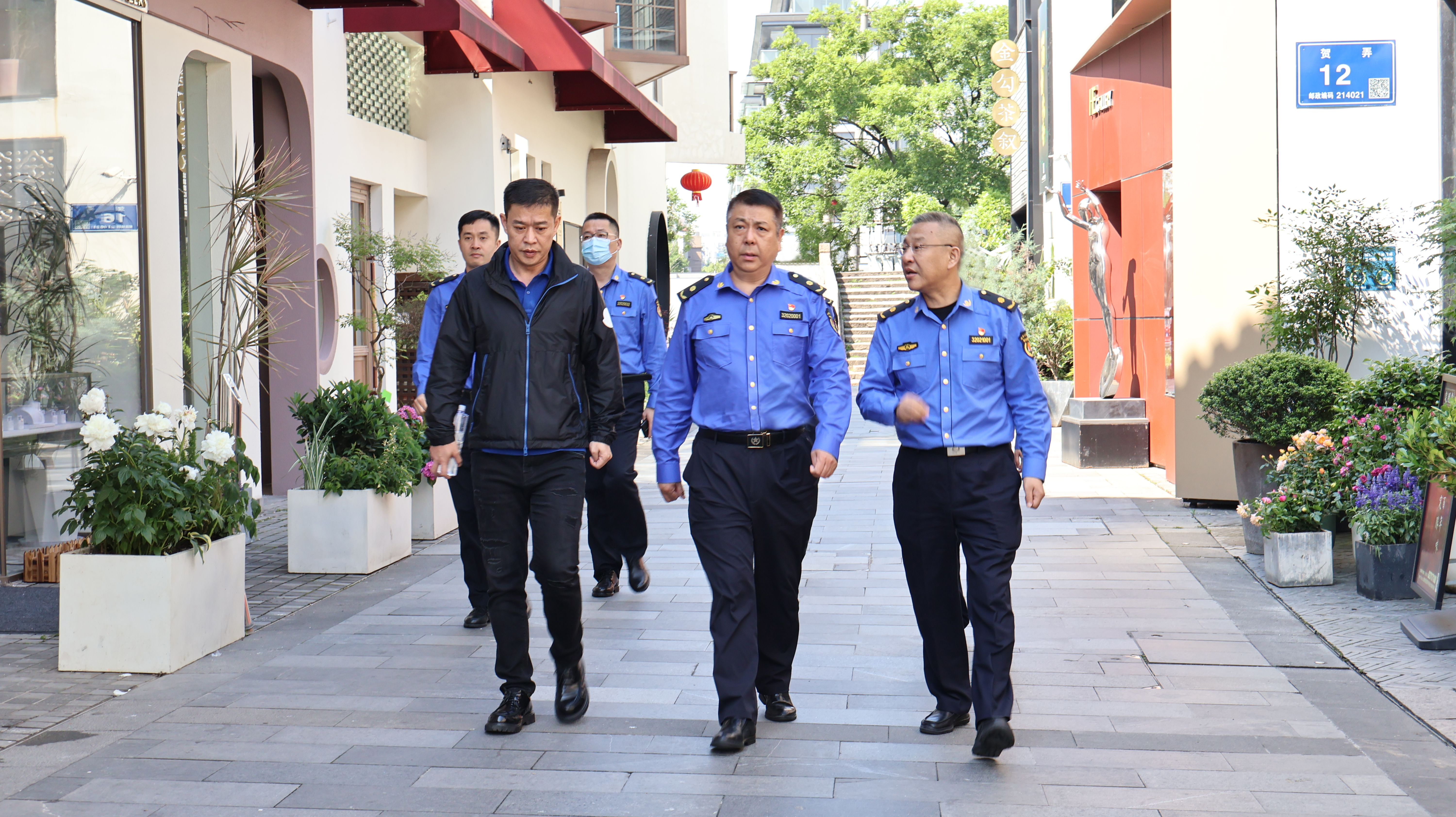 市城管局主要領導帶隊督查“五一”假期市容環境秩序保障情況